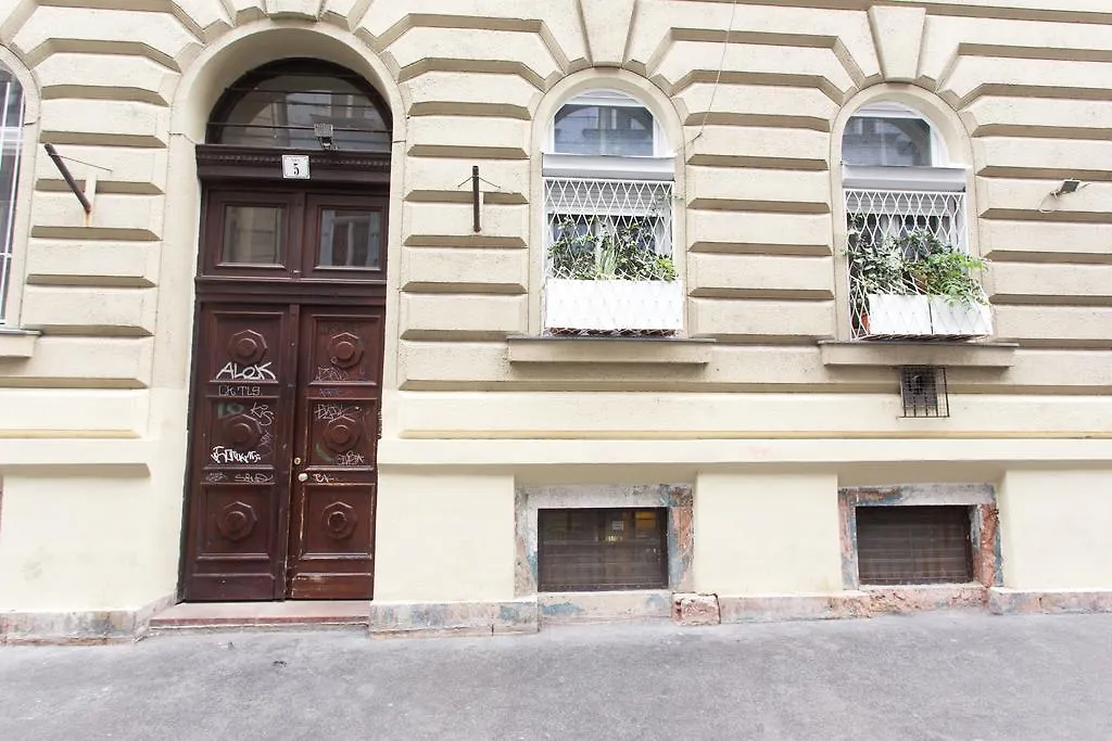 Home Apartment Near Blaha Lujza Square ブダペスト